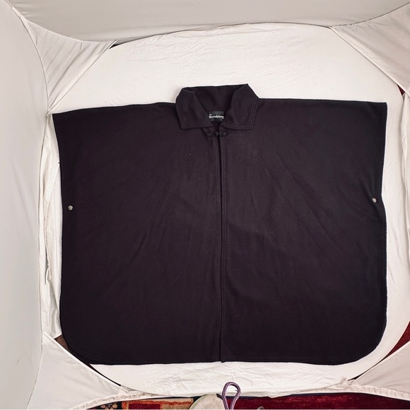 The Specialty House vintage 90s black fleece cape wrap - Picture 5 of 9